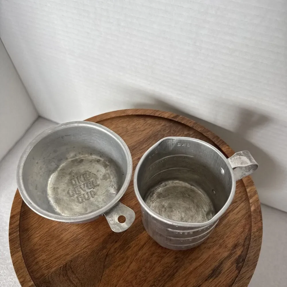 Vintage ALUMINUM Measuring ONE Cup Dry & 1 Cup w Handle & Double Spouts Set Of 2